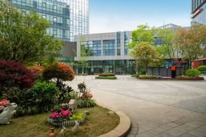 How Commercial Landscape Services Enhance Property Appeal